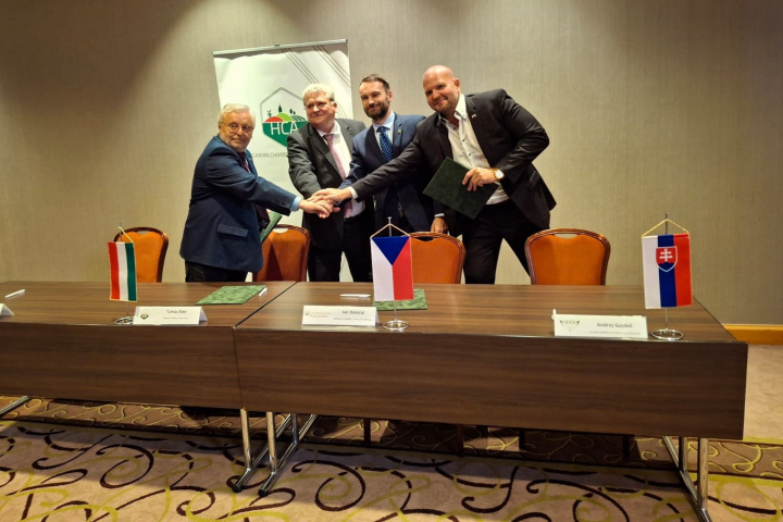 Na sklonku horúceho leta aj o horúcich témach na úrovni V4